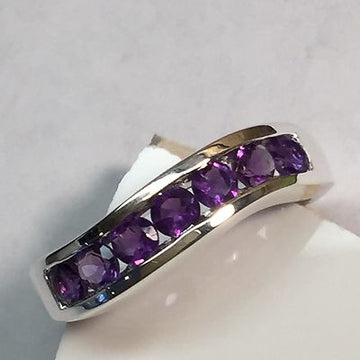 Amethyst Ring Guide: Spiritual Elegance & Deep Meaning - Prestige Stones