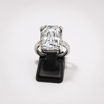 Creating Your Unique UK Engagement Ring: A Cost Guide - Prestige Stones