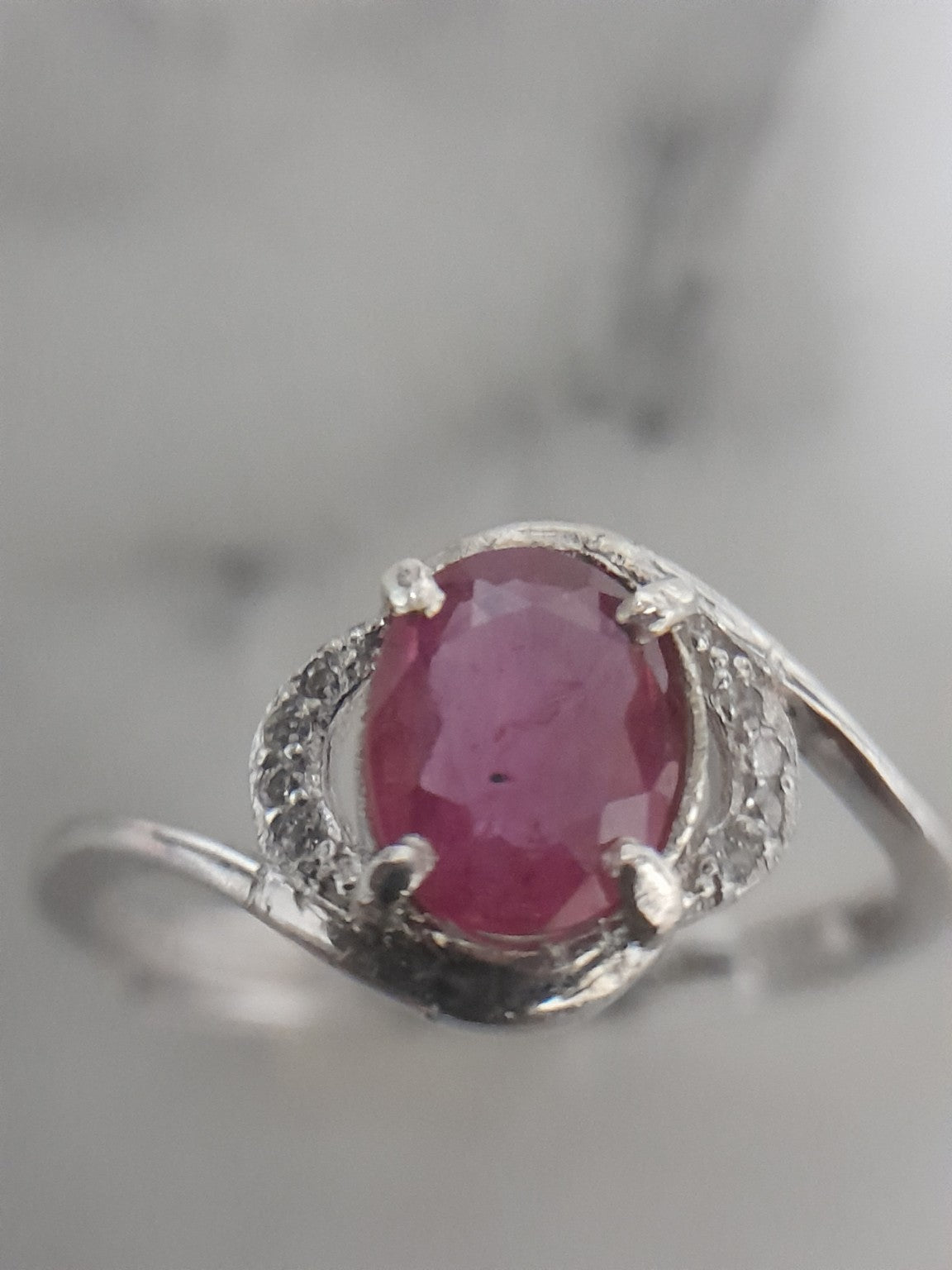 0.85ct natural pink sapphire oval faceted ring in S925 sterling silver with adjustable band and halo setting