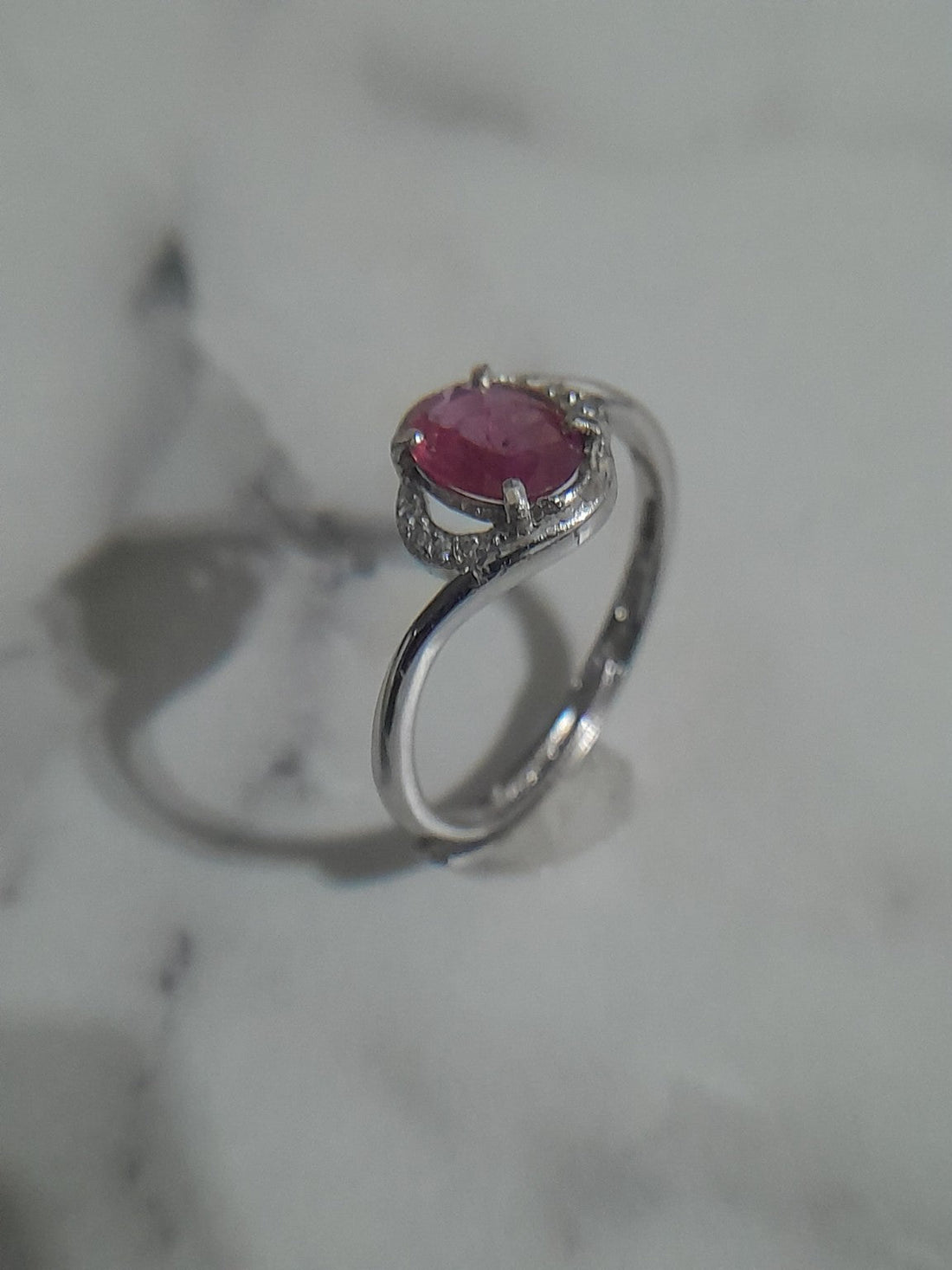 0.85ct natural pink sapphire oval faceted ring in S925 sterling silver with adjustable band and halo setting