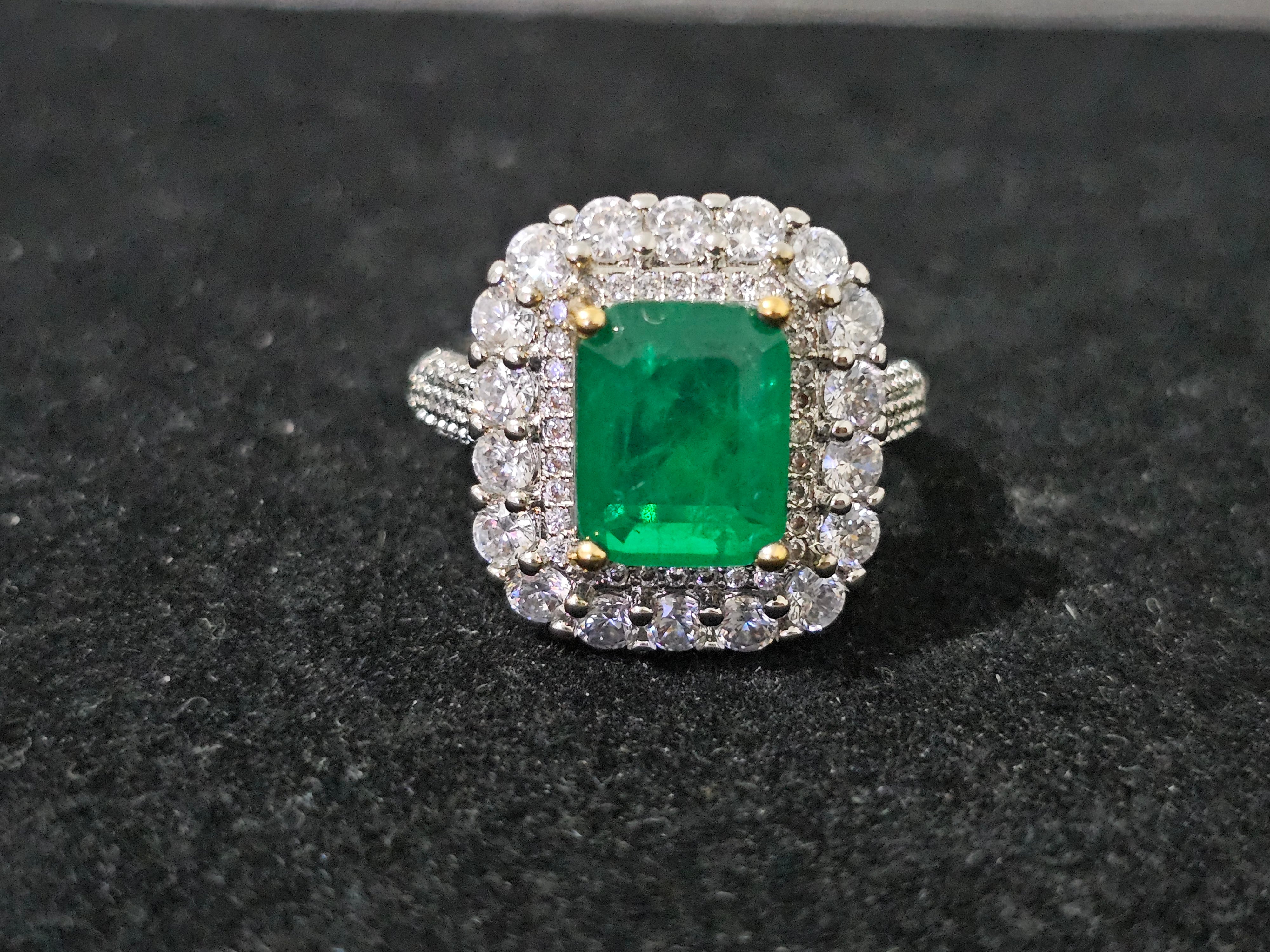 Emerald & White Crystal Ring – 18K White Gold Plated (Adjustable Size L½ to T½ / 51mm–62mm)