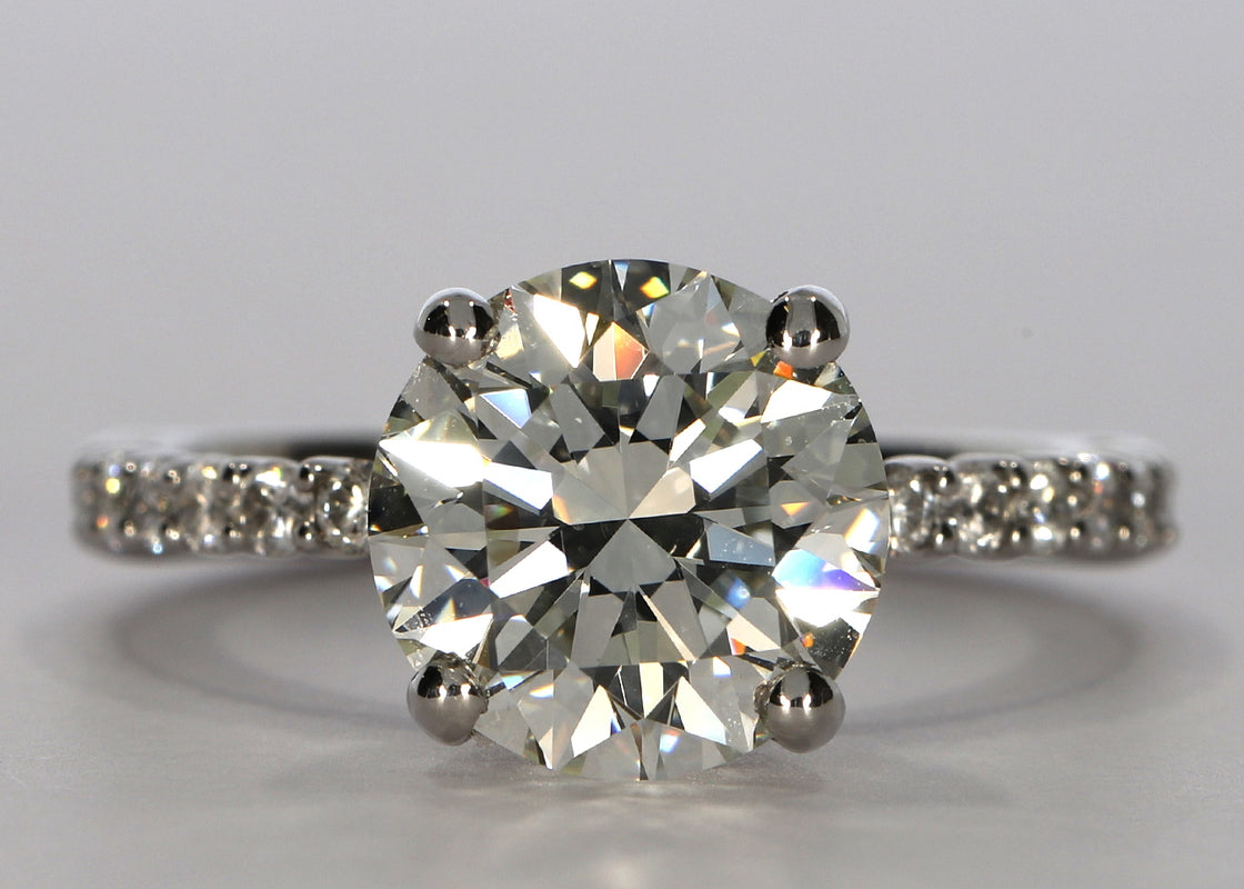 Duchess ring in Platinum set with a Round 2.51ct G - Very White VVS1 - Natural Diamond. A 2mm band, set with round brilliant diamonds for a total carat weight of approximately 0.28ct.