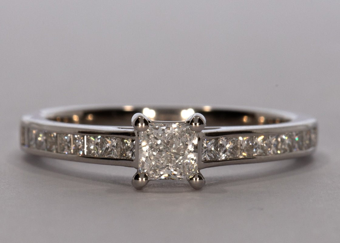 Aurora ring in Platinum set with a Princess 0.33ct D - Perfectly White VS1 - Lab - grown Diamond. A modern and timeless channel ring set with glittering princess cut brilliant diamonds 0.40ct on a 2.2mm band. - Prestige Stones