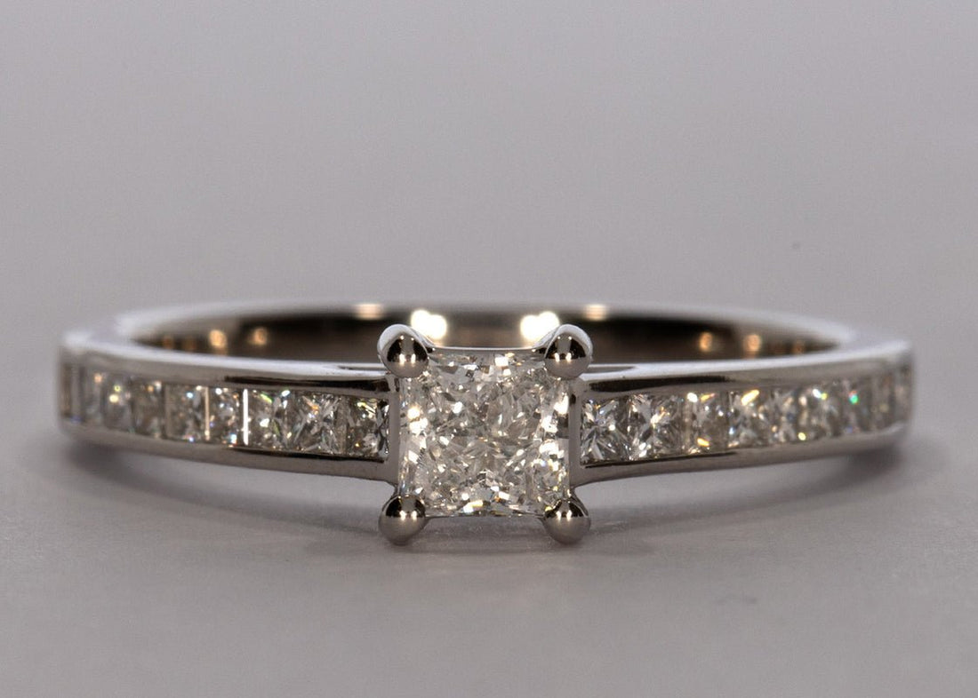 Aurora ring in Platinum set with a Princess 0.33ct D - Perfectly White VS1 - Lab - grown Diamond. A modern and timeless channel ring set with glittering princess cut brilliant diamonds 0.40ct on a 2.2mm band. - Prestige Stones