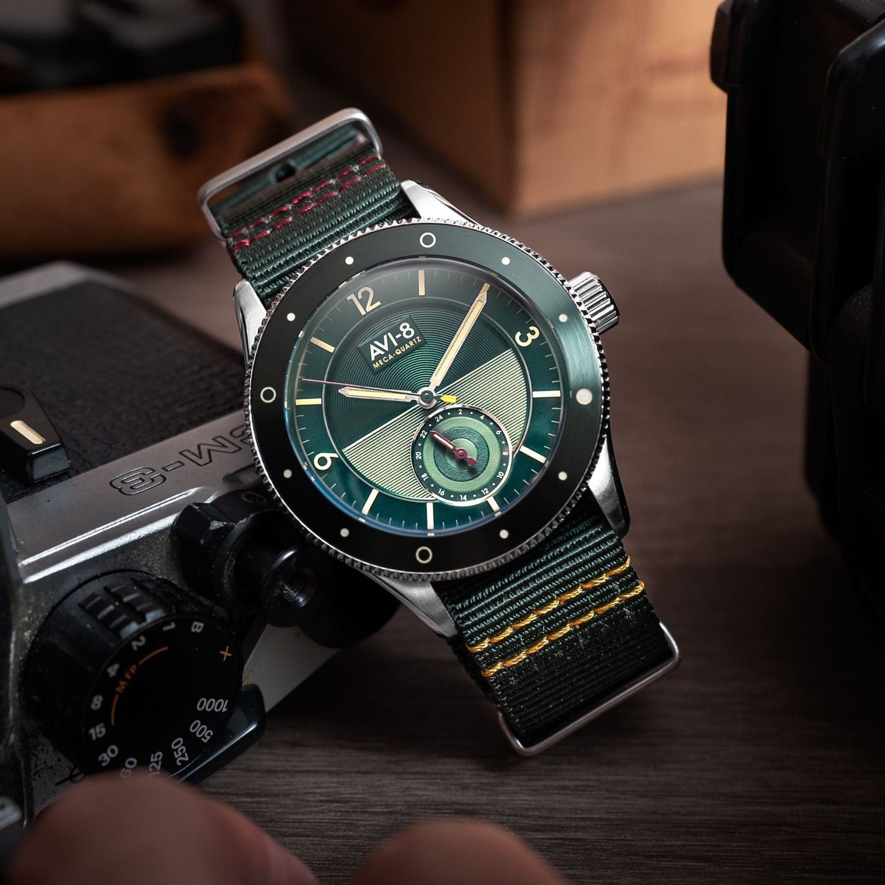 AVI - 8 Flyboy Airmaster Sector Meca - Quartz Vert Green Nylon Strap Green Dial AV - 4112 - 02 Men's Watch - Prestige Stones