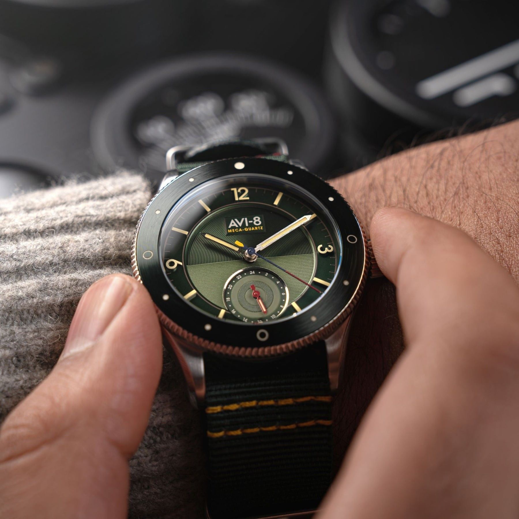 AVI - 8 Flyboy Airmaster Sector Meca - Quartz Vert Green Nylon Strap Green Dial AV - 4112 - 02 Men's Watch - Prestige Stones