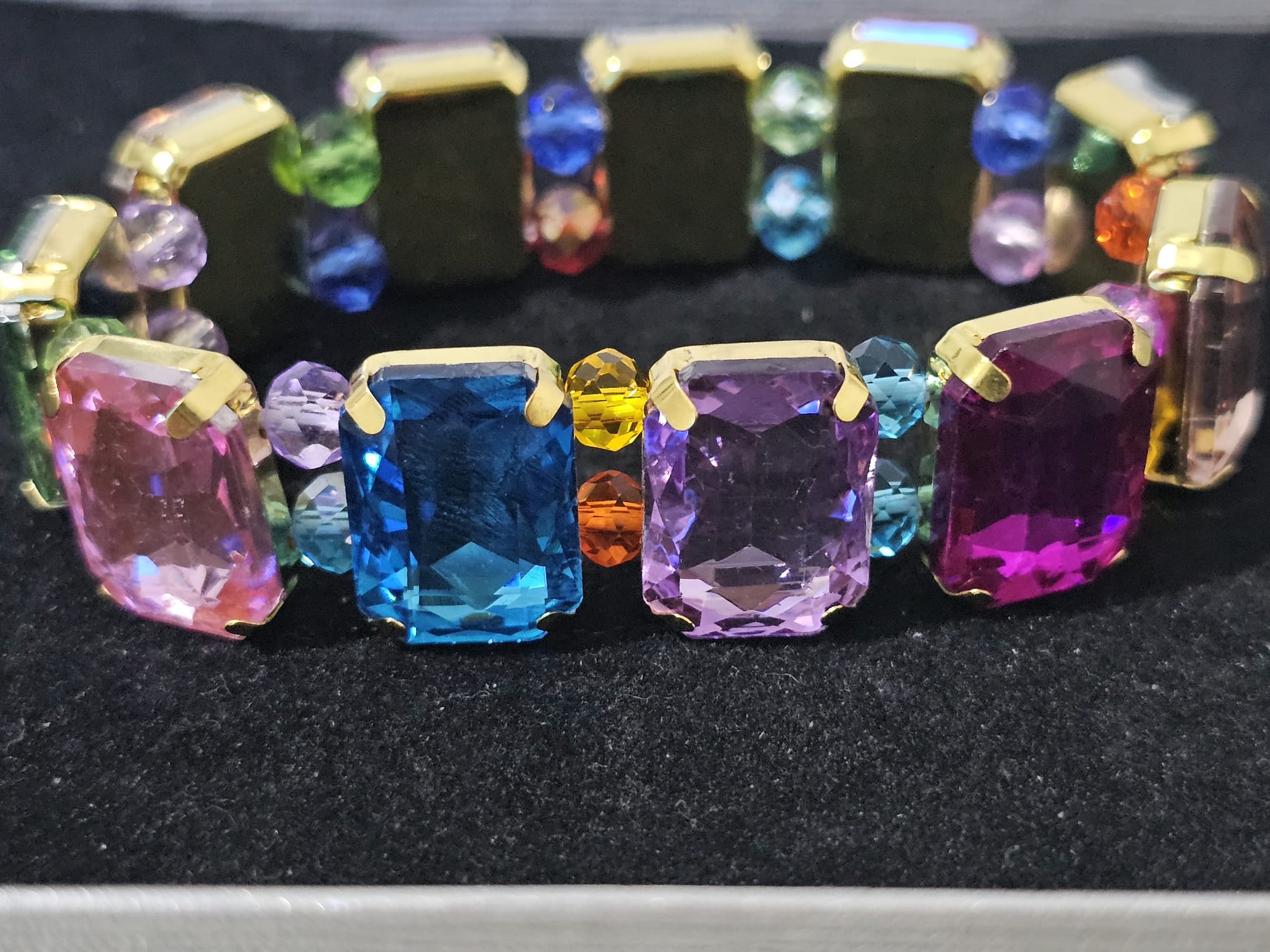 Beaded crystal heart stretch bracelet with multicolor beads and a delicate crystal charm – one-size stretchy fit