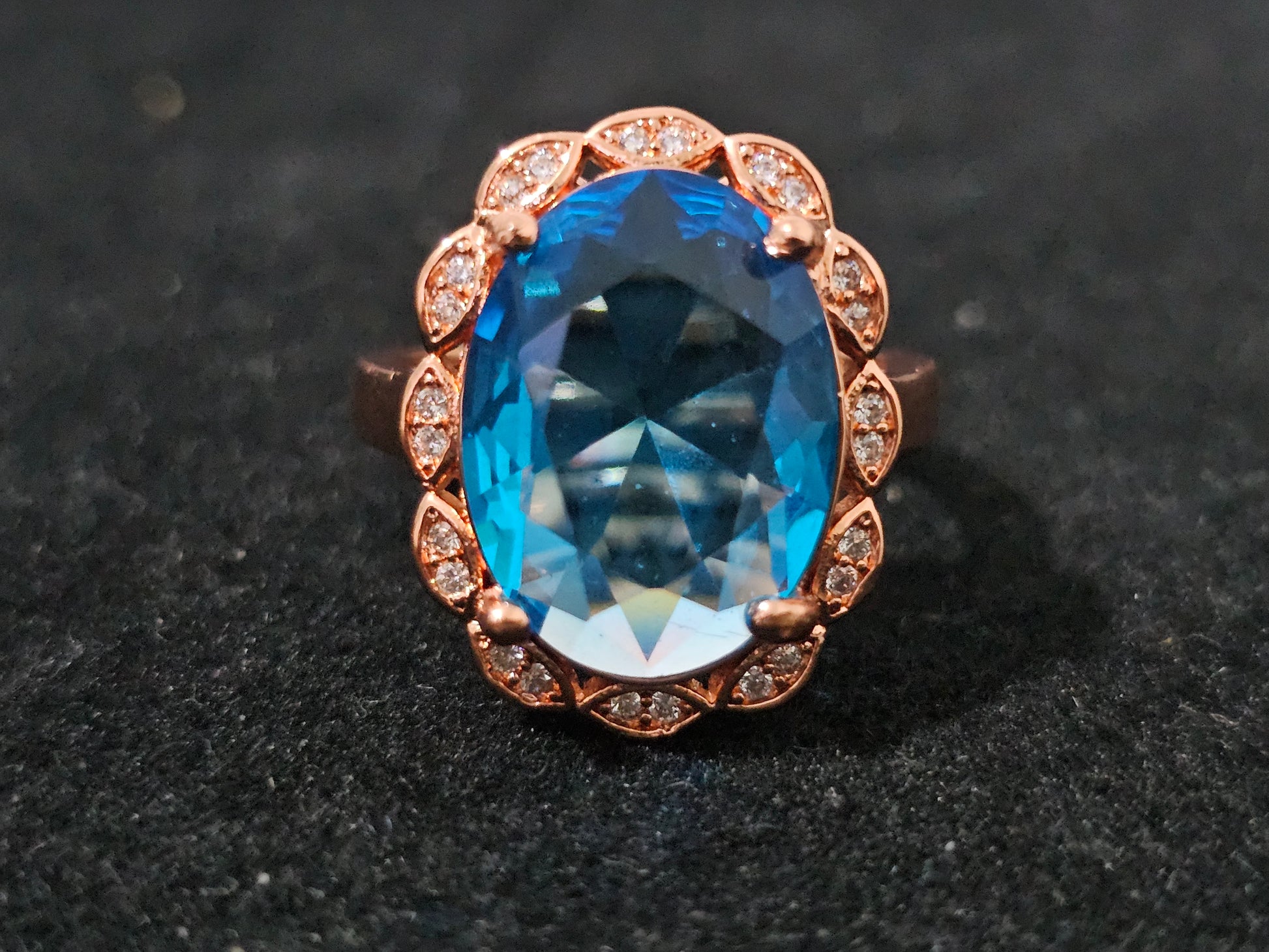 Blue gemstone ring with 18K rose gold-plated finish – adjustable size O to T, elegant and versatile for everyday or special occasions