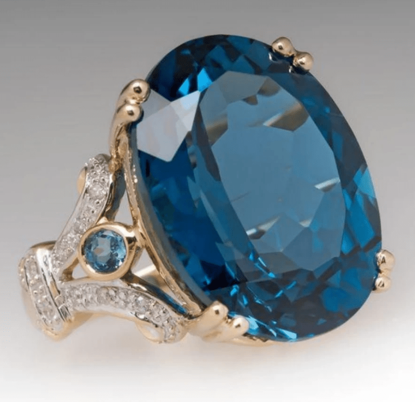 Luxury women’s ring with clear blue oval inlaid gemstone – elegant and versatile design