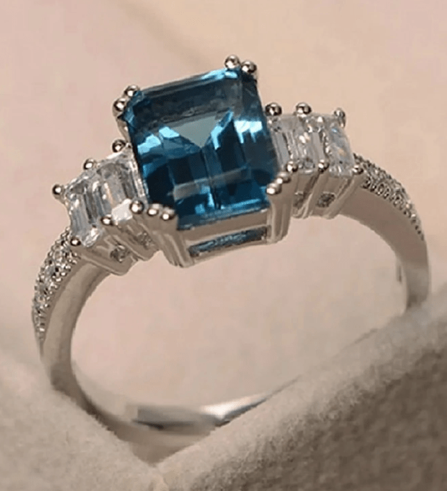 Elegant blue cubic zirconia ring – timeless design for weddings, engagements, anniversaries, or special gifts