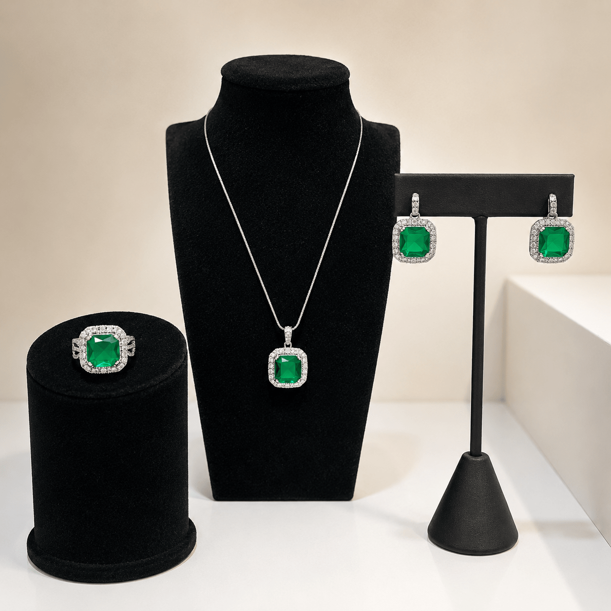 Emerald Halo Jewellery Set - Prestige Stones