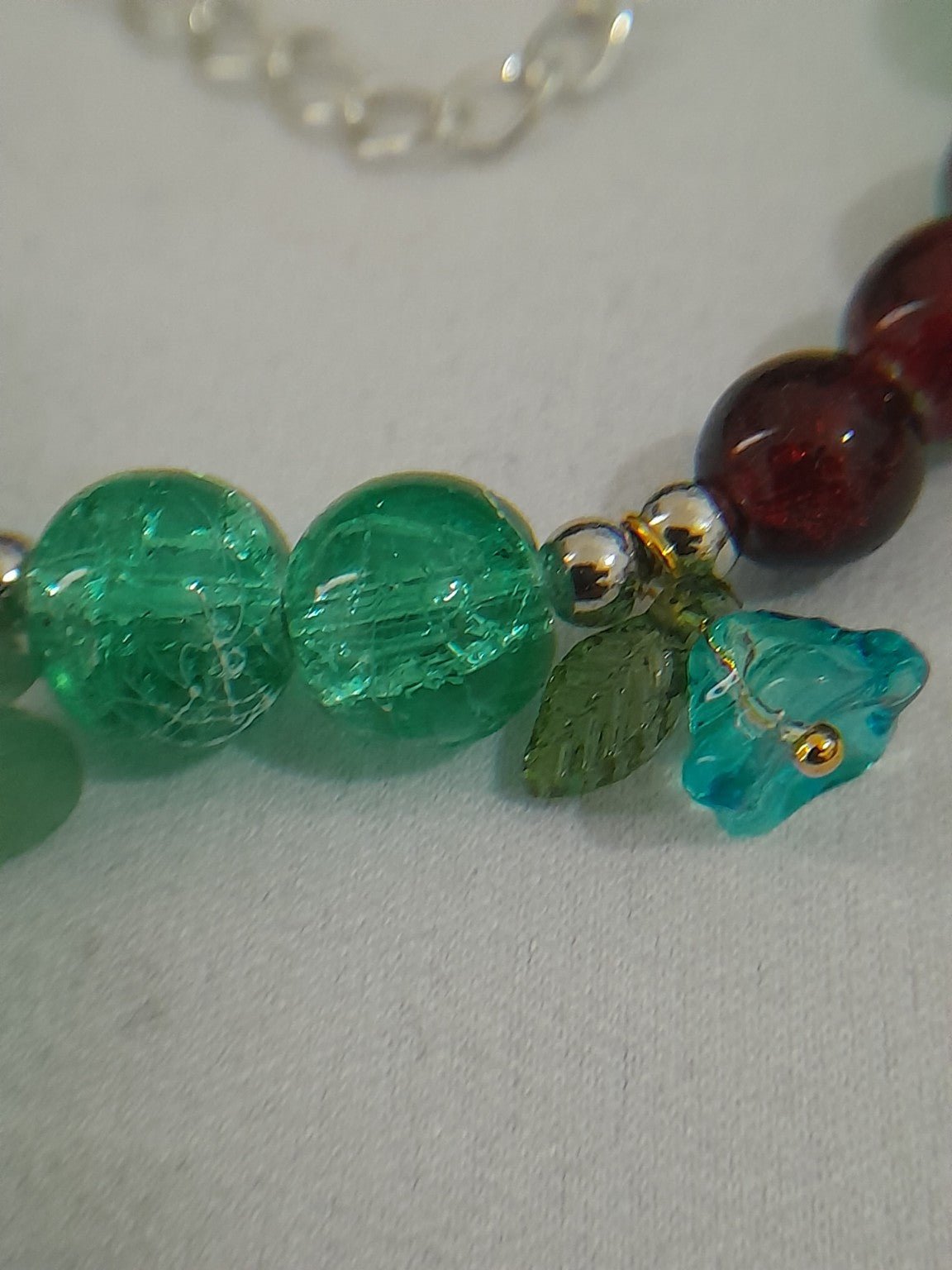 Green Crackle Glass & Red Bead Charm Bracelet - Prestige Stones