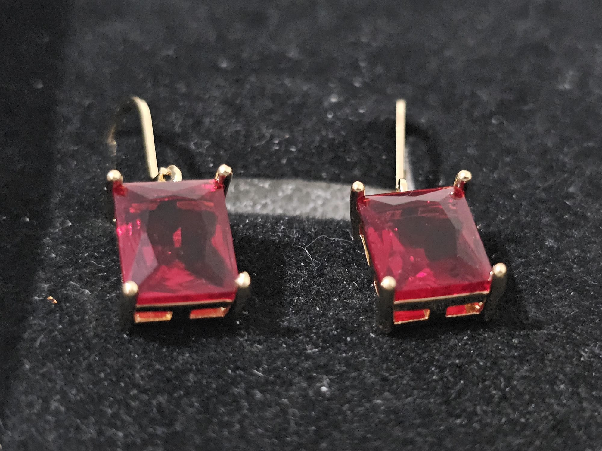 Elegant red dangle earrings, lightweight and versatile design, perfect for daily wear or gifting