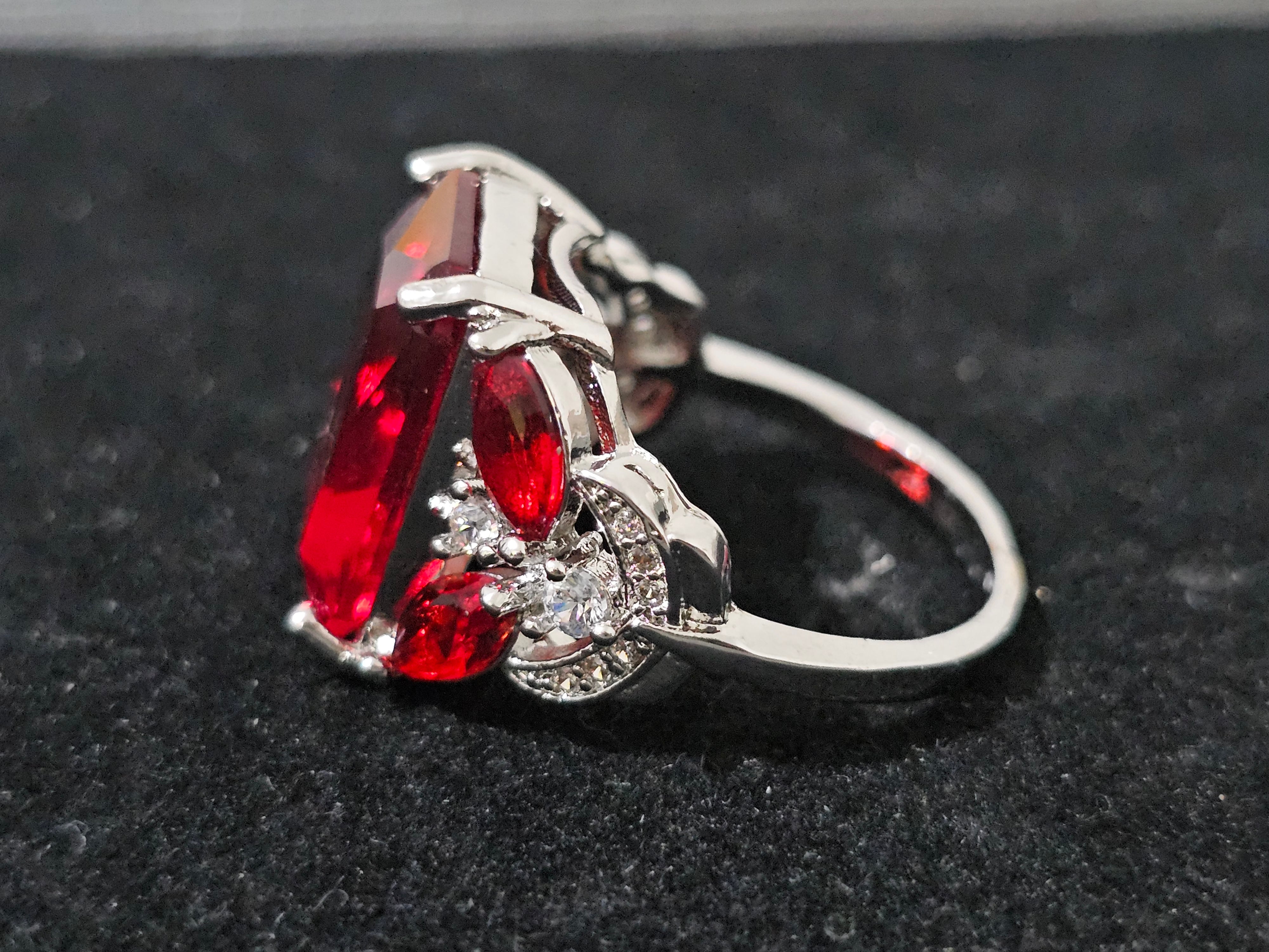 Red gemstone ring with sparkling crystal accents, 18K white gold-plated finish, fixed size Q, elegant and timeless design