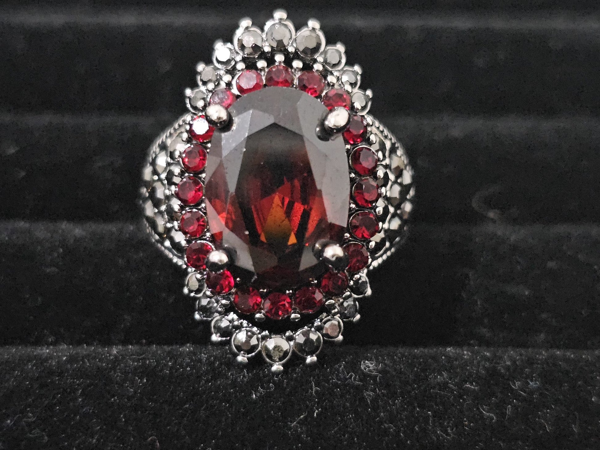 Red Gemstone Ring - Eastern Europe - American Exaggerated Fashion Luxury Ring - Prestige Stones