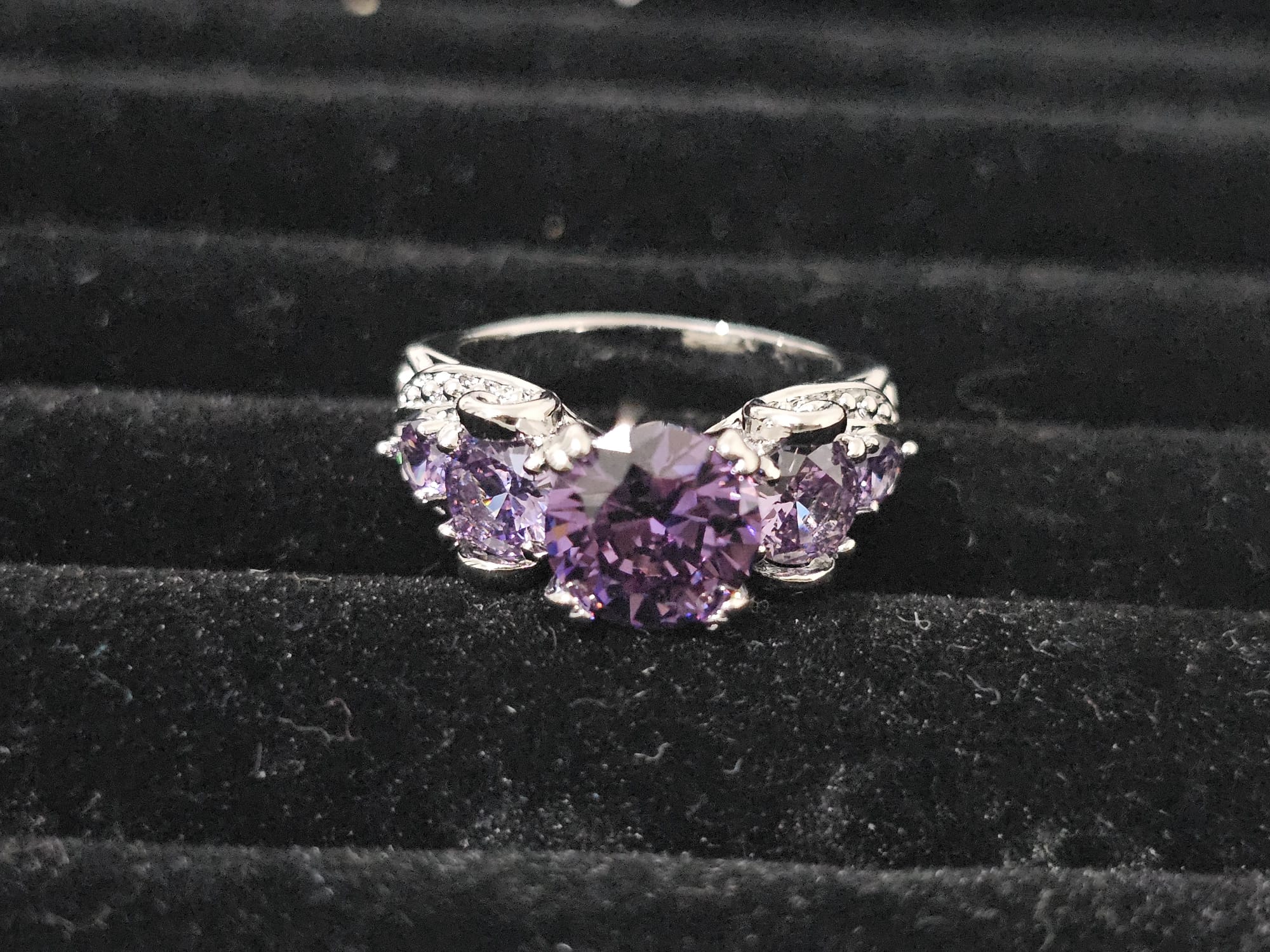 Vanel Classic Claw - Set Purple Zirconia Ring – Size 5 (UK J 1/2) - Prestige Stones